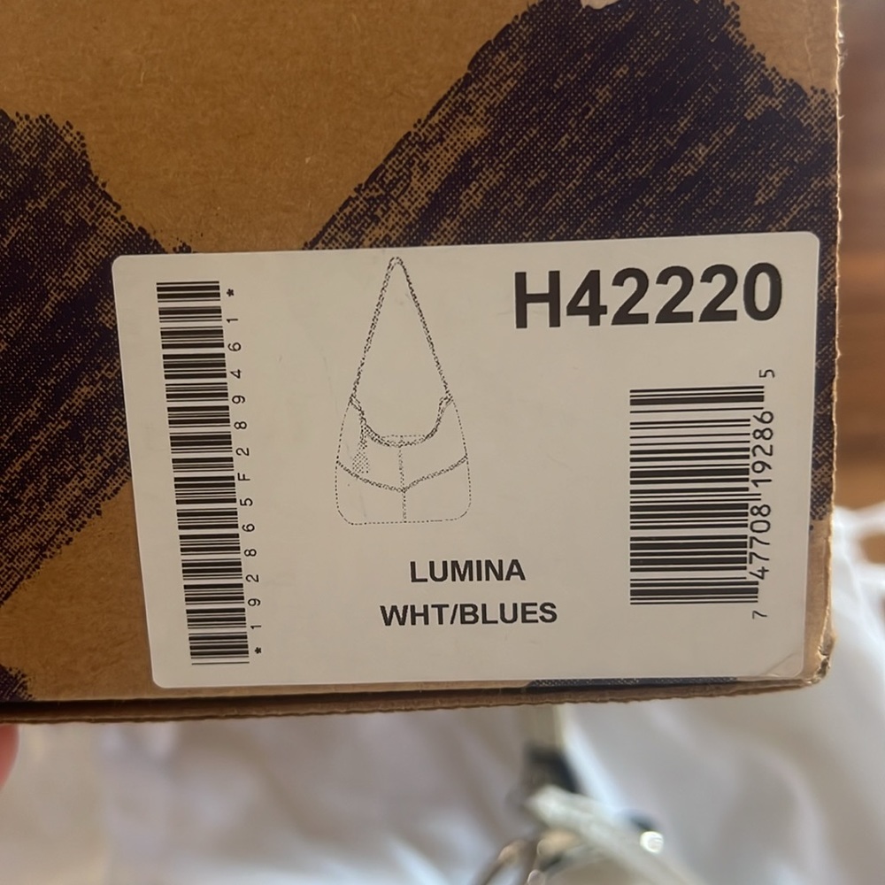 EUC Brighton white Cabana LUMINA purse with dust cover and original box - Picture 5 of 14